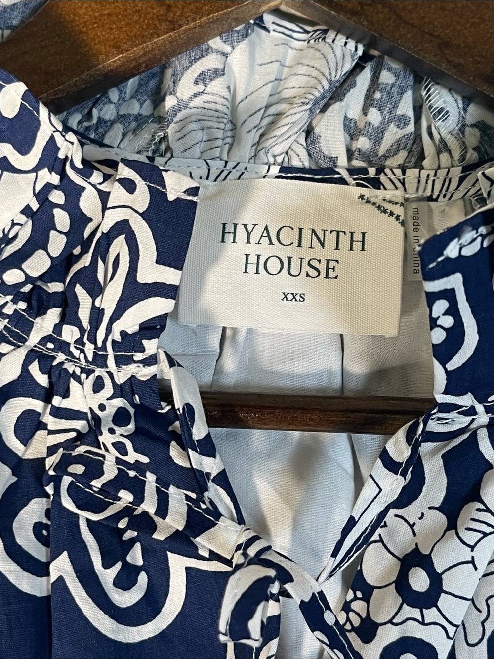 Tuckernuck Hyacinth House Thea Blouse Navy & White Floral Paisley Sz XXS Top NWT - Picture 6 of 11